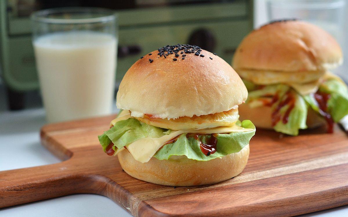 无油的健康煎蛋芝士大汉堡好吃又健康孩子再不用去快餐店买了