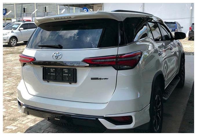 丰田新款小普拉多实拍搭28t6at还配运动外观套件