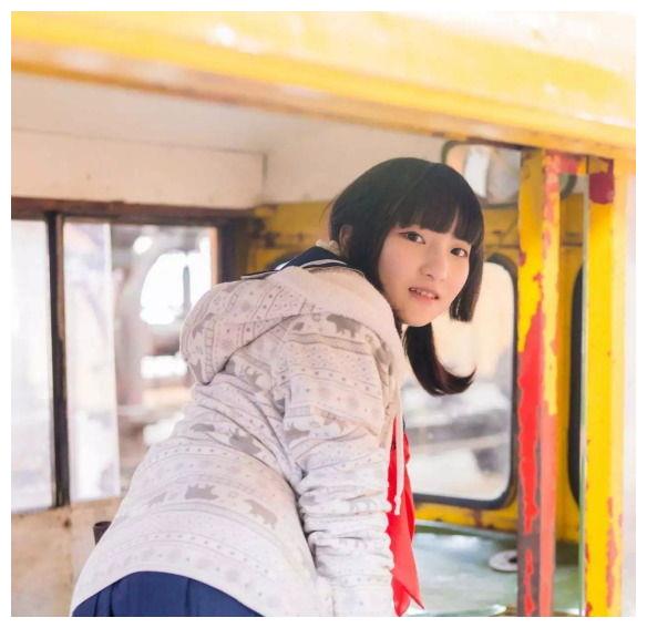 娇小妹子娃娃脸,苗条曲线惹人心跳|娃娃脸|曲线|尺度_新浪新闻