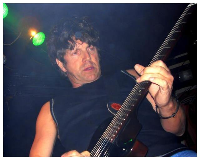 尼尔布坎南主持《动手玩创意》足足有18年,他的身影也牢牢刻印在世界