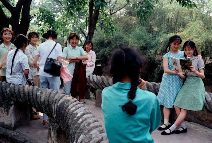 惊艳了岁月,八十年代的中国青年老照片,满满都是父母的影子!