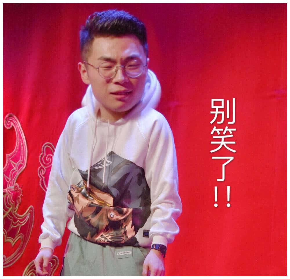 表情包 加上大头特效后的九南欠萌欠萌的