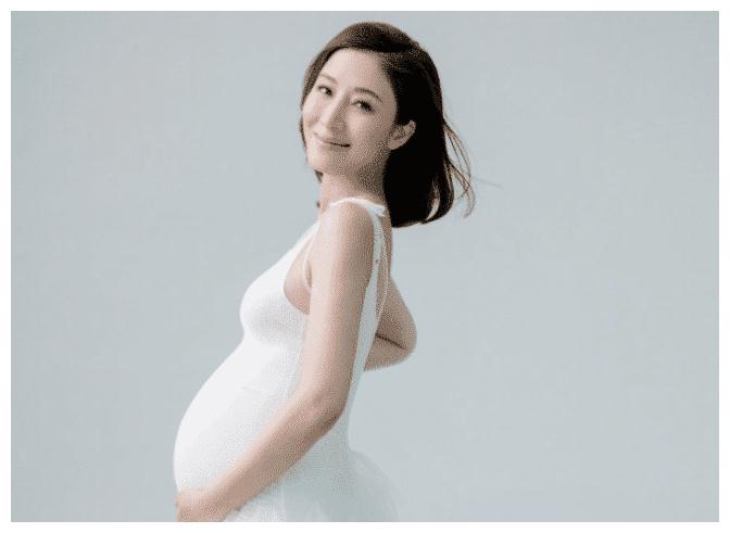 娱乐圈又一女明星官宣怀孕,晒出大肚照,幸福感溢出屏幕啦