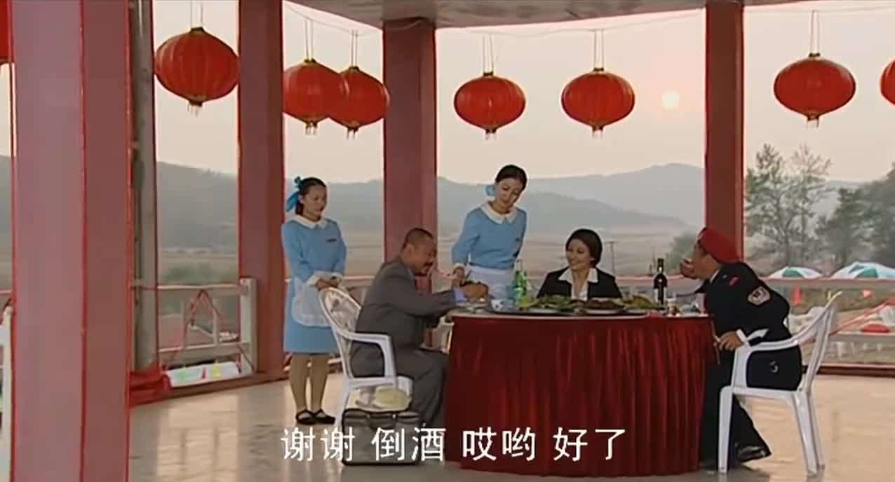 药匣子来凤舞山庄吃饭,胡科一顿花言巧语,想让他把专利转出来