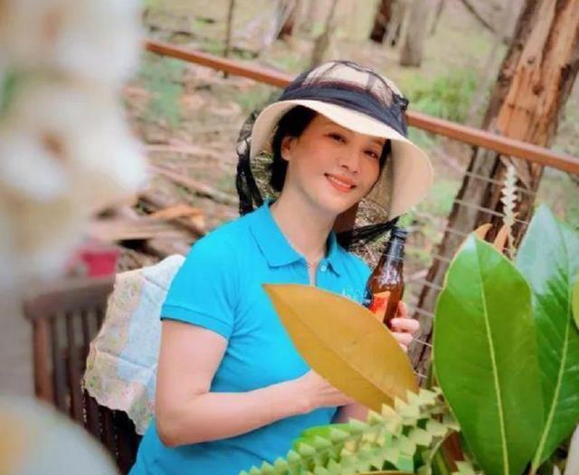 刘亦菲冻龄妈妈晒照片62岁美得不像话网友神仙母女