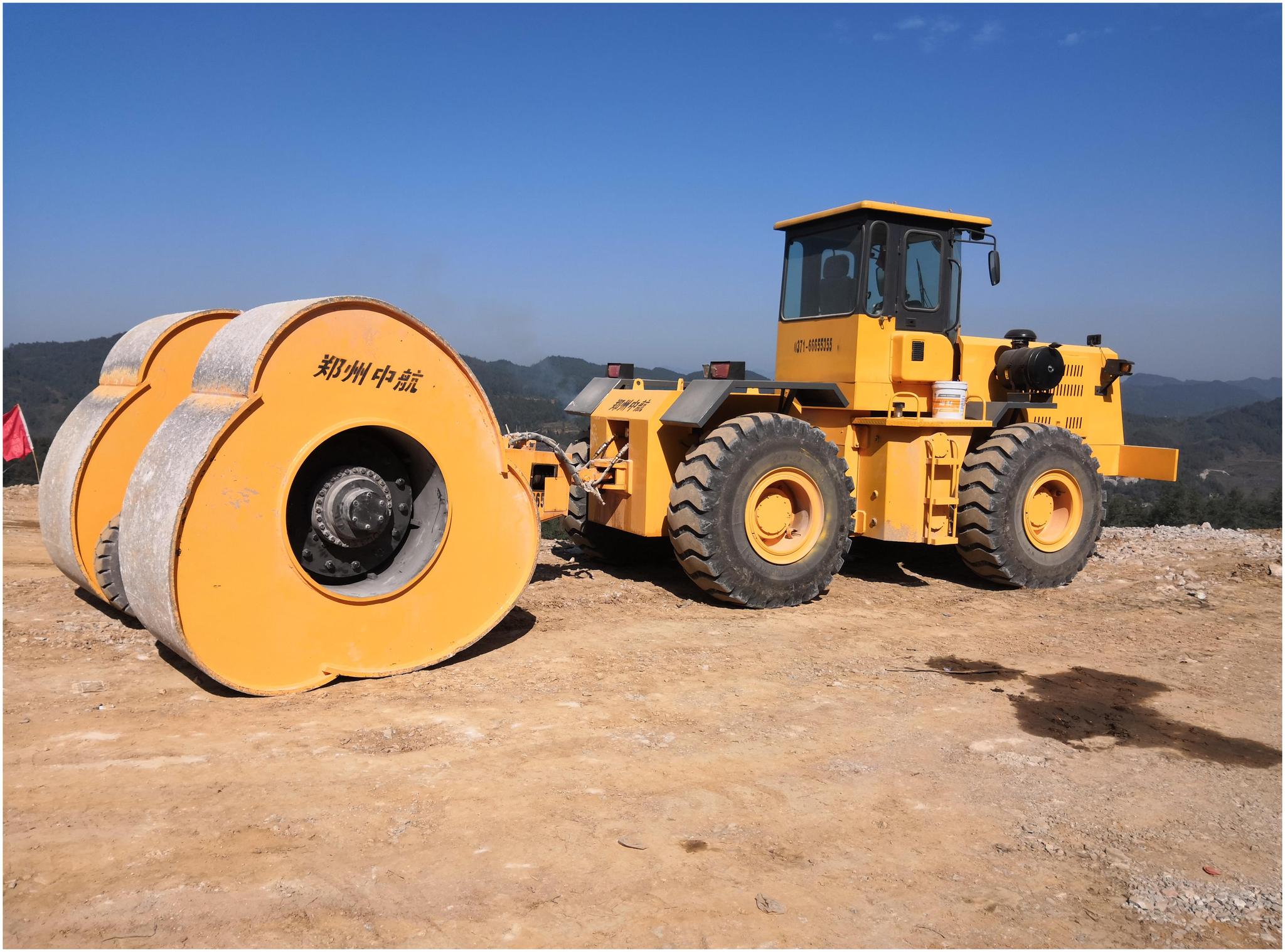 yct25冲击压路机在冲击碾压中如何提高路基的整体强度__财经头条