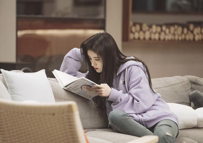 鞠婧祎带火了回形针坐姿看似很简单一般女生却模仿不来