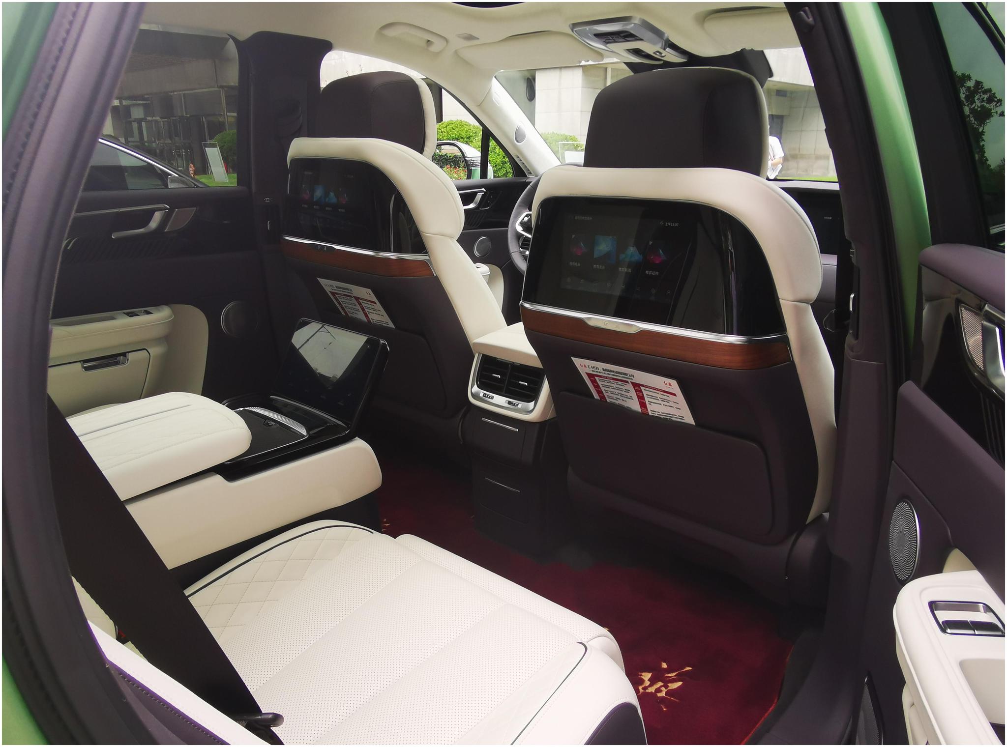 众里寻他千百度你们要的红旗旗舰suv来了