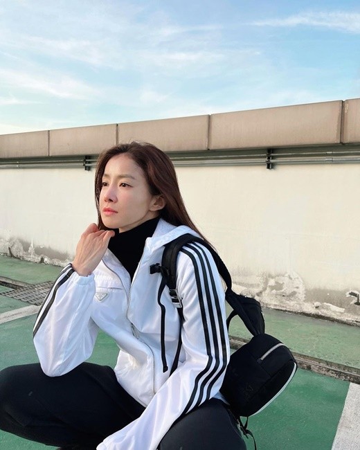 韩国女艺人李诗英sns发布近照 穿运动装气质飒|李诗英|近照|韩国女