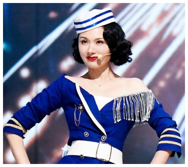 程莉莎儿子"男大十八变",曾是龅牙眼镜弟,今逆袭成国产混血脸__财经