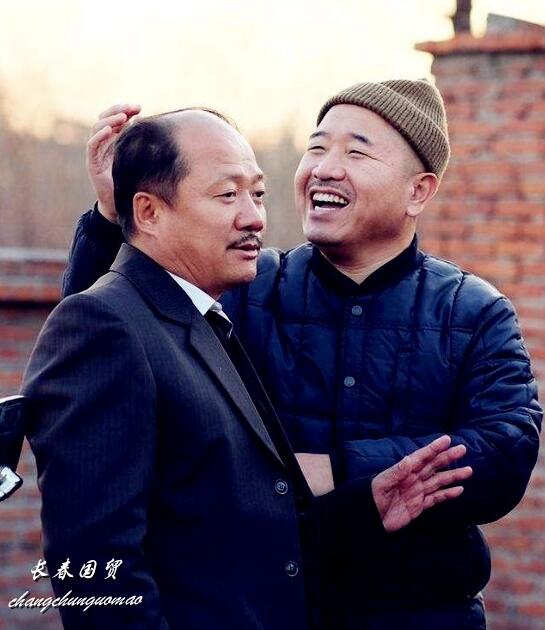 "刘能"和"谢广坤"亲密同框,戏内是对手,戏外是好哥们儿