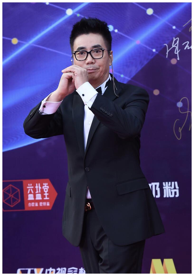 国家一级演员范明,娶大六岁二婚"百货女王",称继子是他的左眼