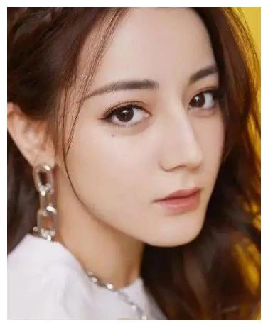 "痣"长的很妙的中韩明星,易烊千玺上班,看到李钟硕:爱了爱了