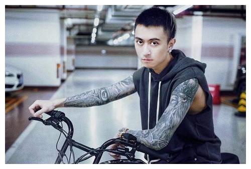 秦奋被问王思聪"输液梗",没想到他竟这样回答,情商是真的高