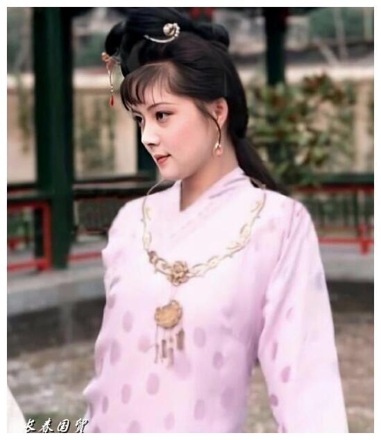 7月1日,87版《红楼梦》中薛宝钗的扮演者张莉发文否认自己已结婚.