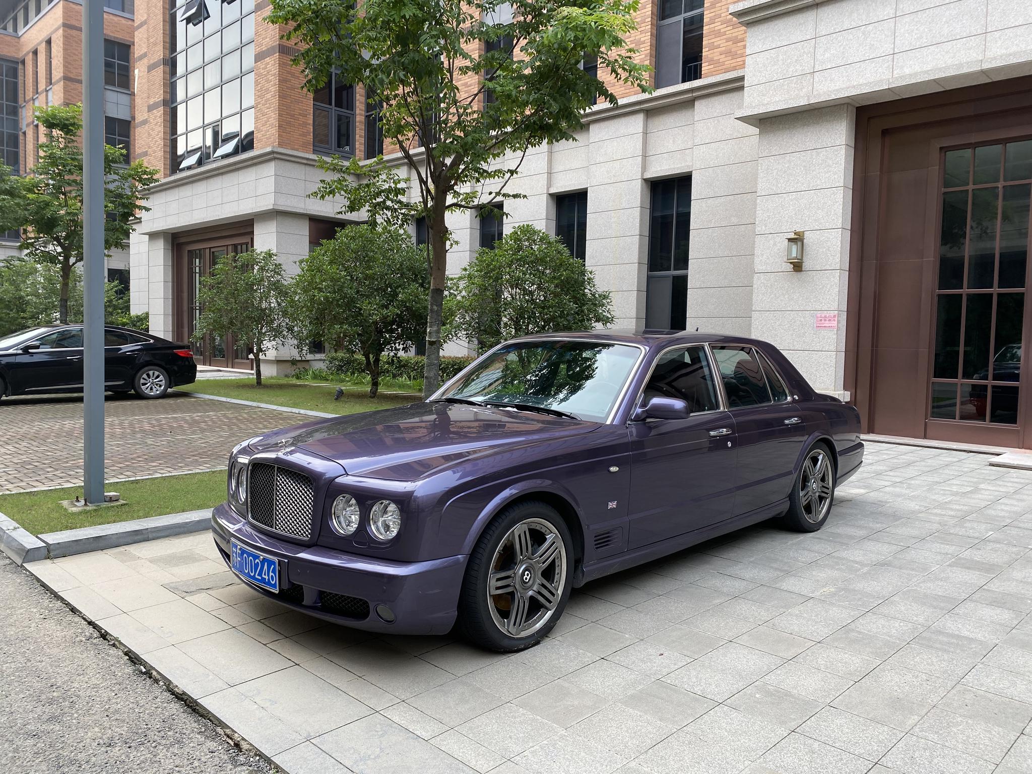 南通开发区某别墅实拍宾利雅致,外观充满了奢华感!