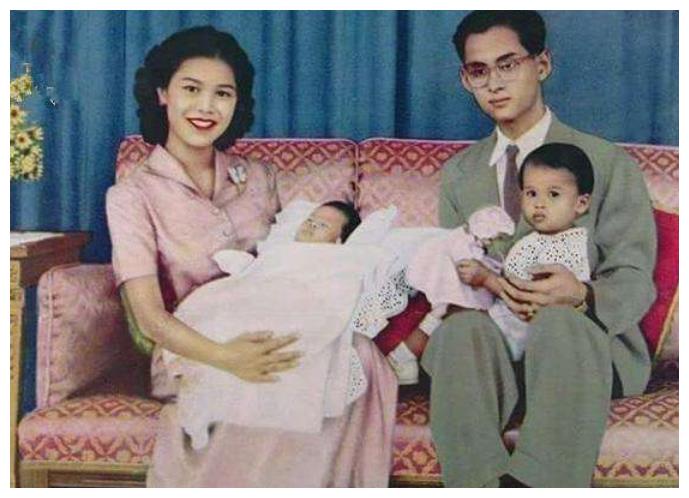 普密蓬国王用情至深!大婚时许诺绝不纳妾,反而王后爱上男保镖