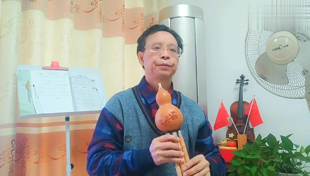 葫芦丝降b调演奏《我和我的祖国》__财经头条