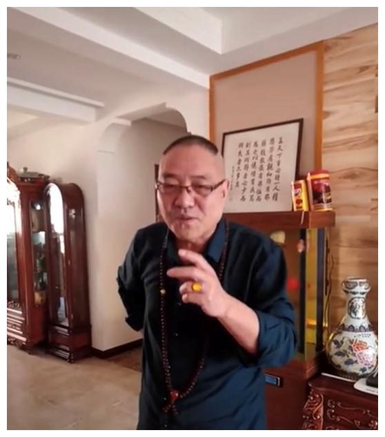 虽然现在的何铁红和一线明星相比人气和名气都逊色不少,但是对于他来