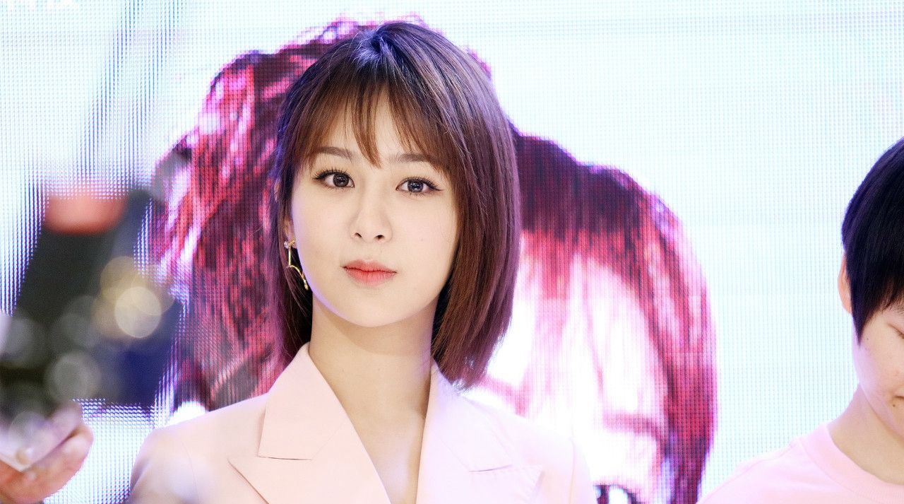 图一是女神杨紫,短发的样子,女人味十足!_高清图集_新浪网