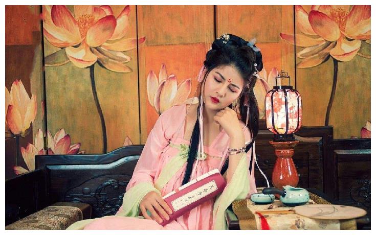 "美人犹在青楼梦"这句话.