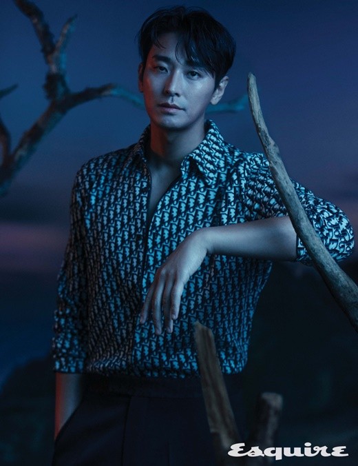 韩国艺人朱智勋esquire杂志写真