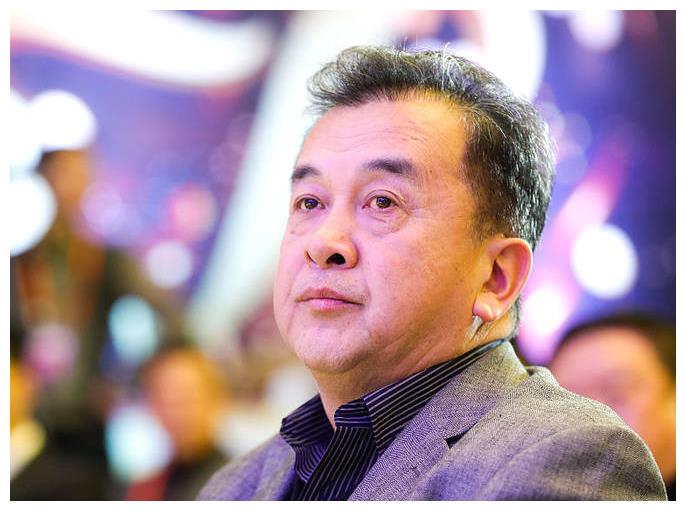 上午撤职下午就被带走曾经的八一制片厂厂长黄宏如今过得怎样