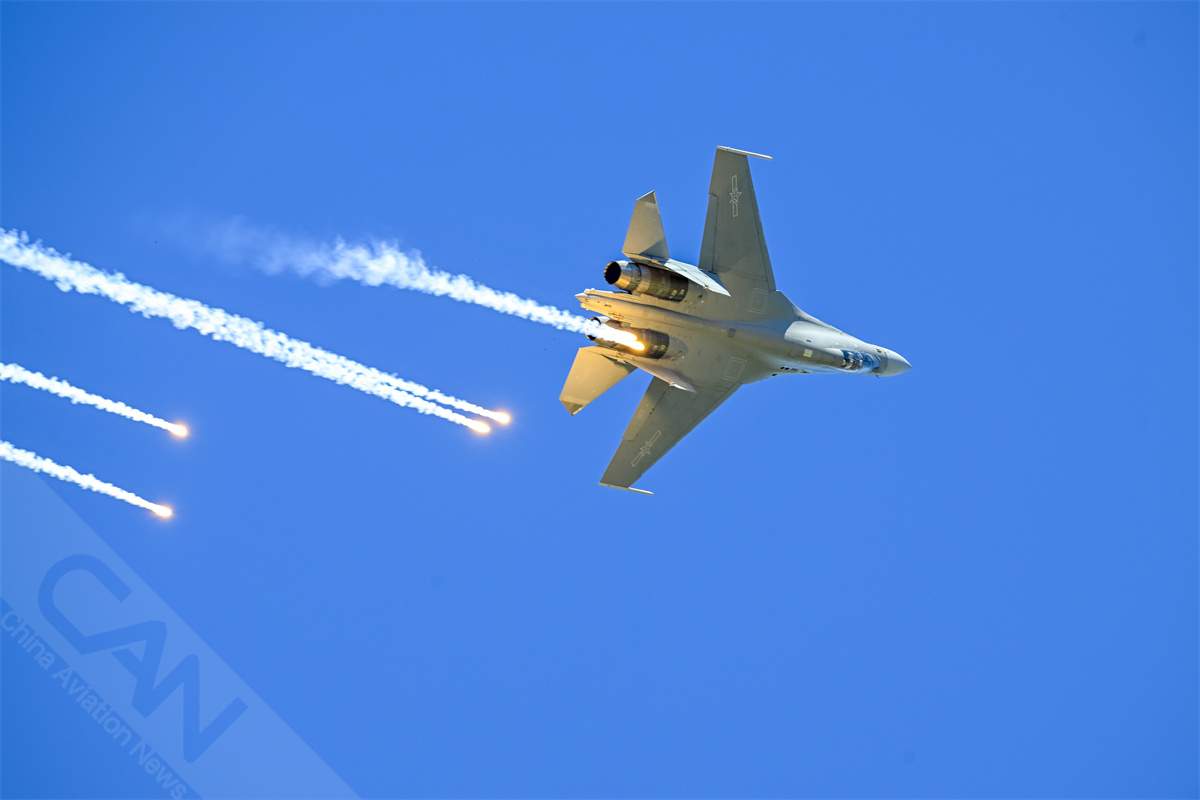 歼16单机飞行预演|单机|飞行|歼16_新浪新闻