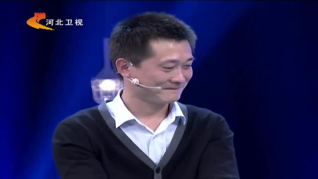 情感大裁判:男子瞒着女友聊天被发现,一句怕吃醋就解决问题?