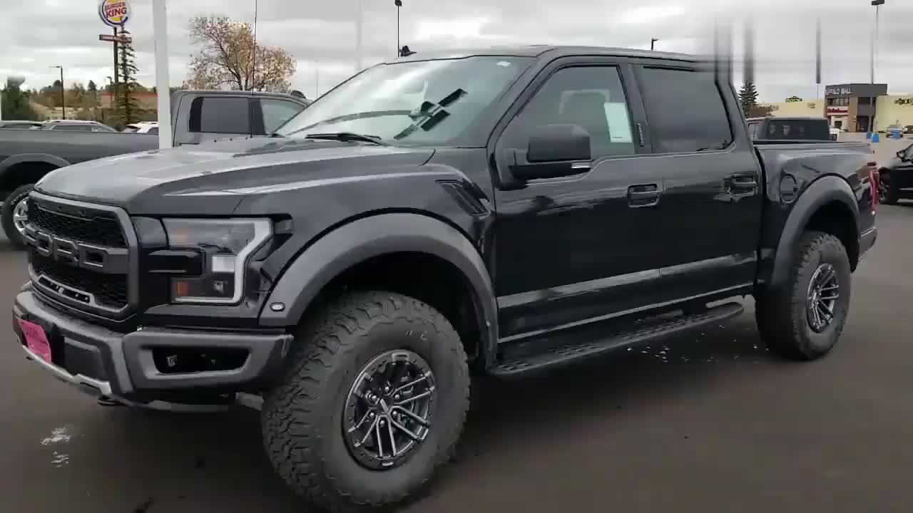 2021款福特猛禽f150实车展示,超大后尾箱,才知道有多霸气