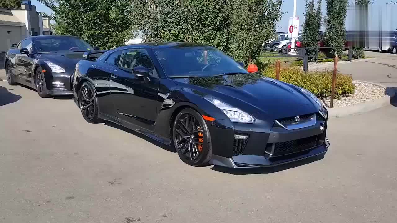 实拍黑色2017款,日产gtr高调的帅