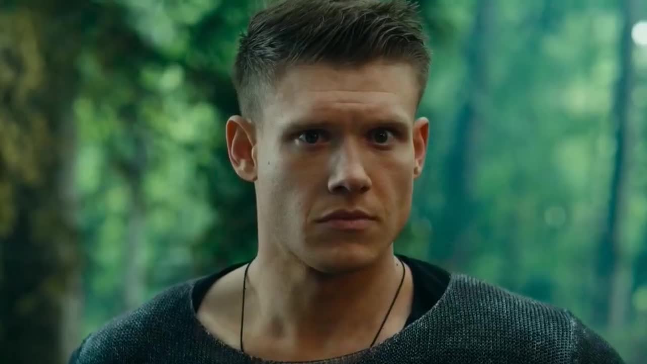 《最后的勇士》路上在伙伴的帮助下,一次次摆脱皇后的追踪