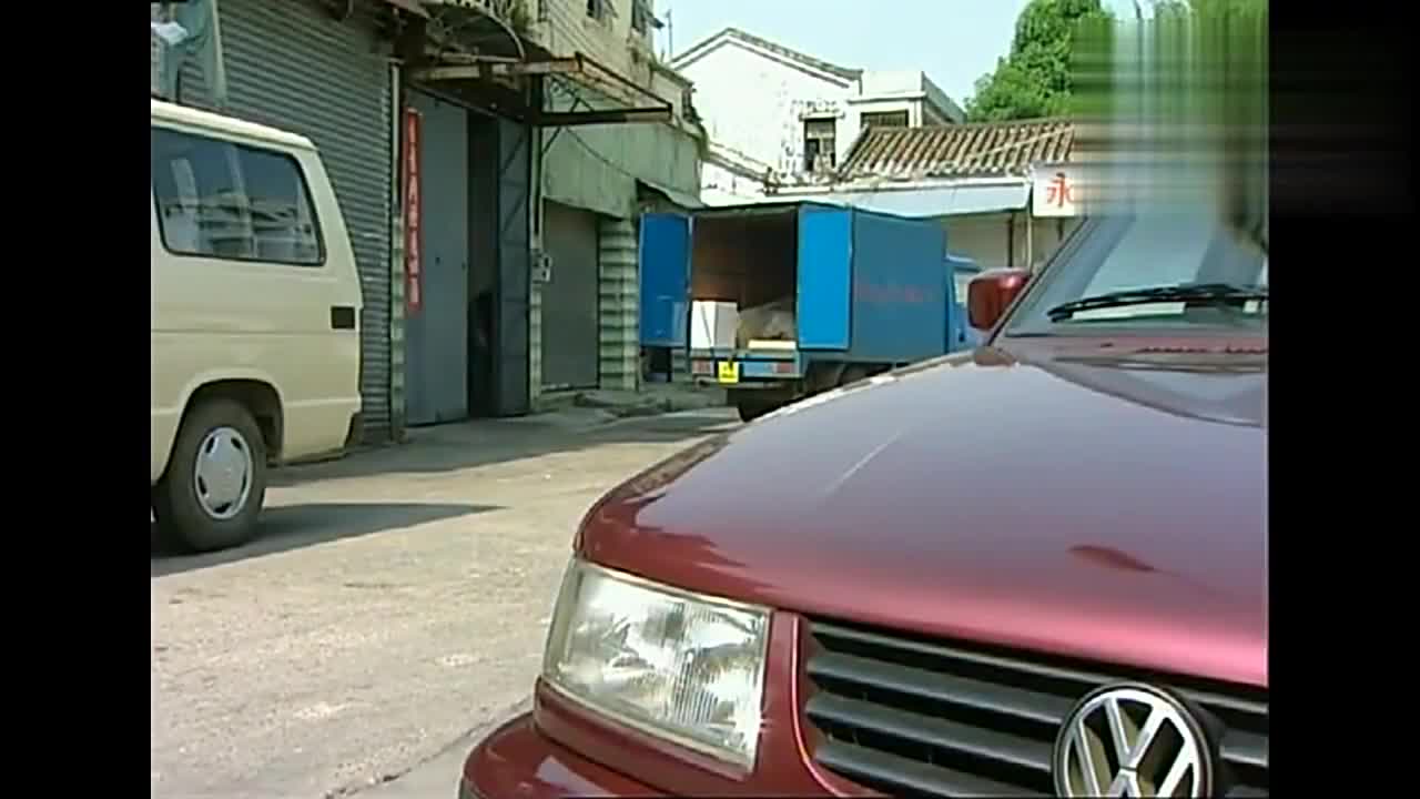 杨吉光一行人抢了大货车,准备好后就去抢劫金铺!