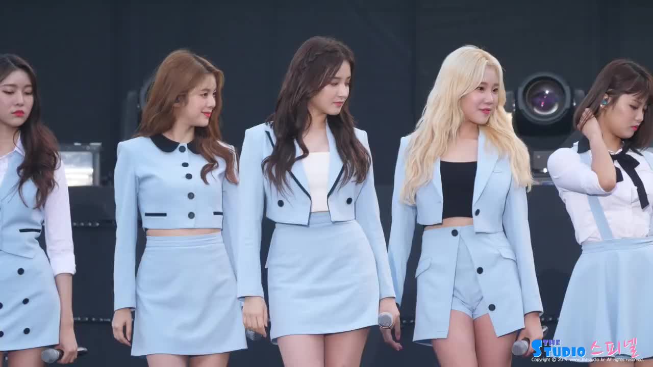 韩国组合:演唱bboom_bboom,曾经很火的韩国歌曲,舞姿性感撩人