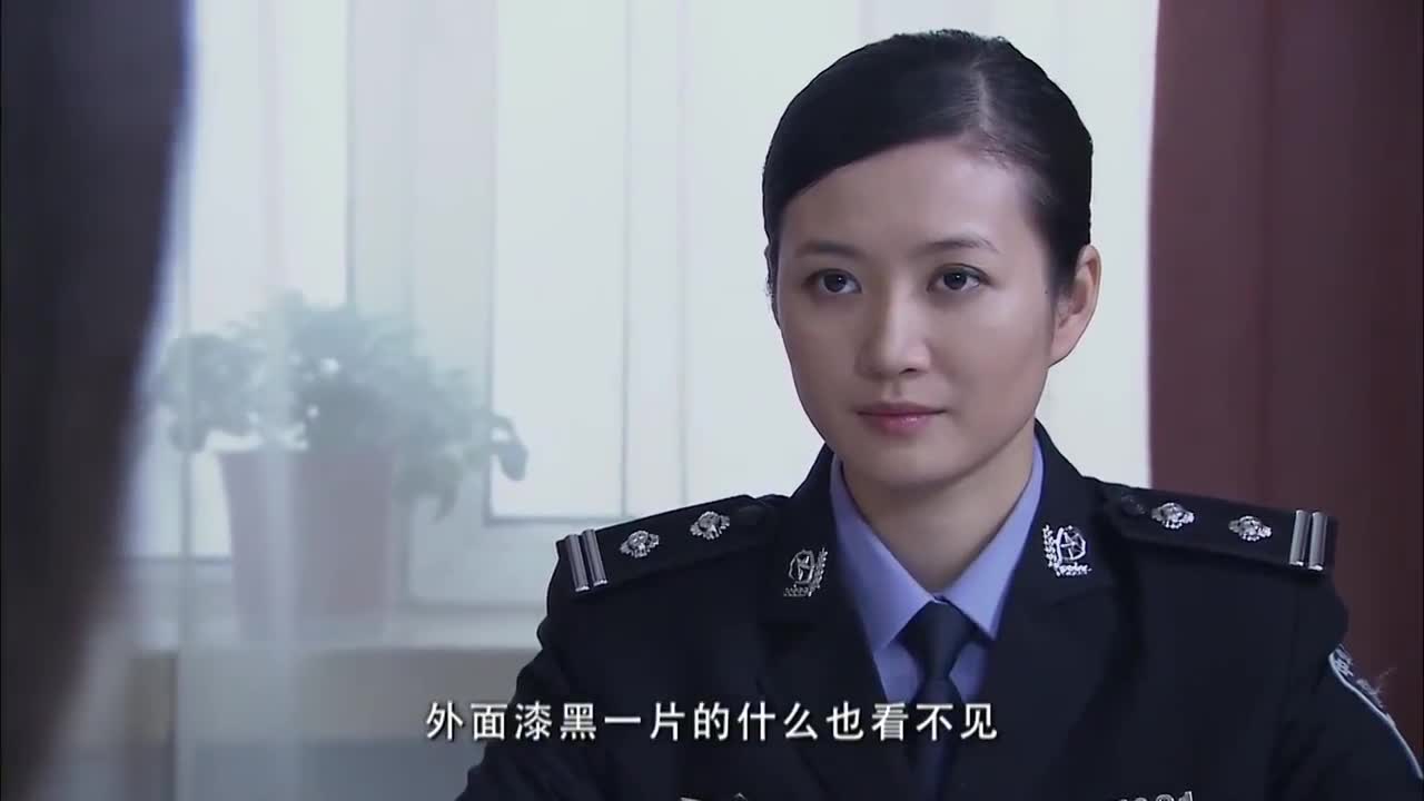 警中警:女督察询问记者事情,没想到记者说自己近视,找借口走