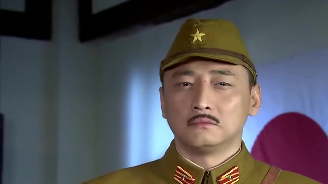 飞虎队:洪哥送给芳林嫂礼物,拿新布做新衣,洪哥满意!