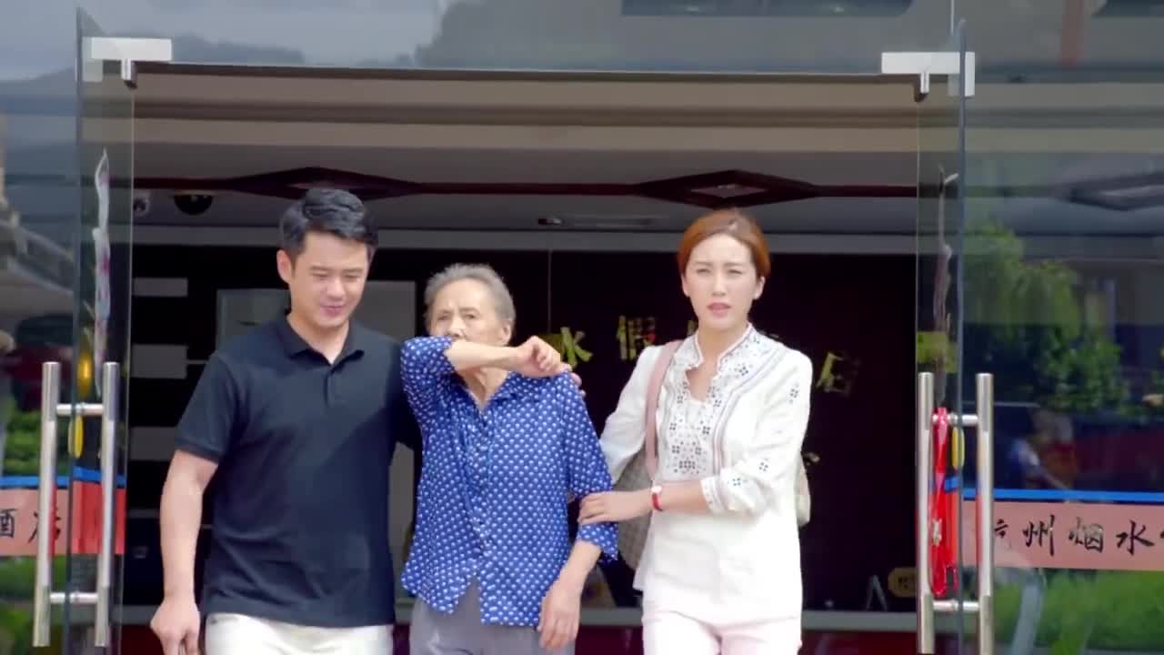 45 为您推荐: 孙红雷系列:徐丽太迷人了,这小眼神自始至终没离开陆远