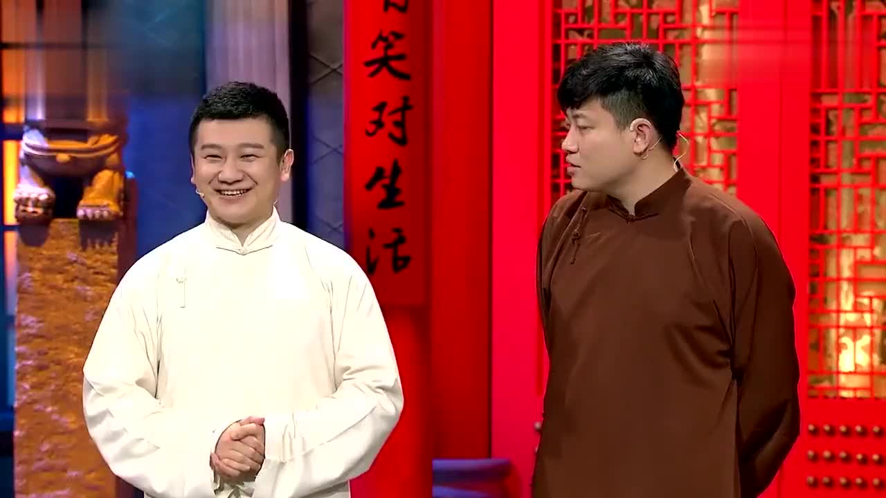 郭德纲李寅飞师徒十年后重逢,因为超级紧张,结果却总是失误