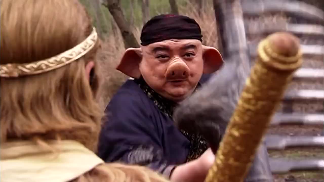 新西游记:猪八戒真是飘了!还敢跟孙悟空动手过招,结果被完虐!