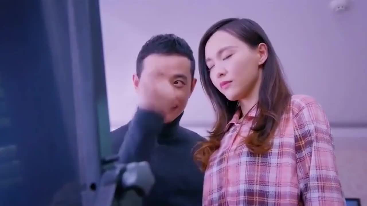 两百斤胖妹逆袭成女神还没适应美女的生活去酒吧就被搭讪