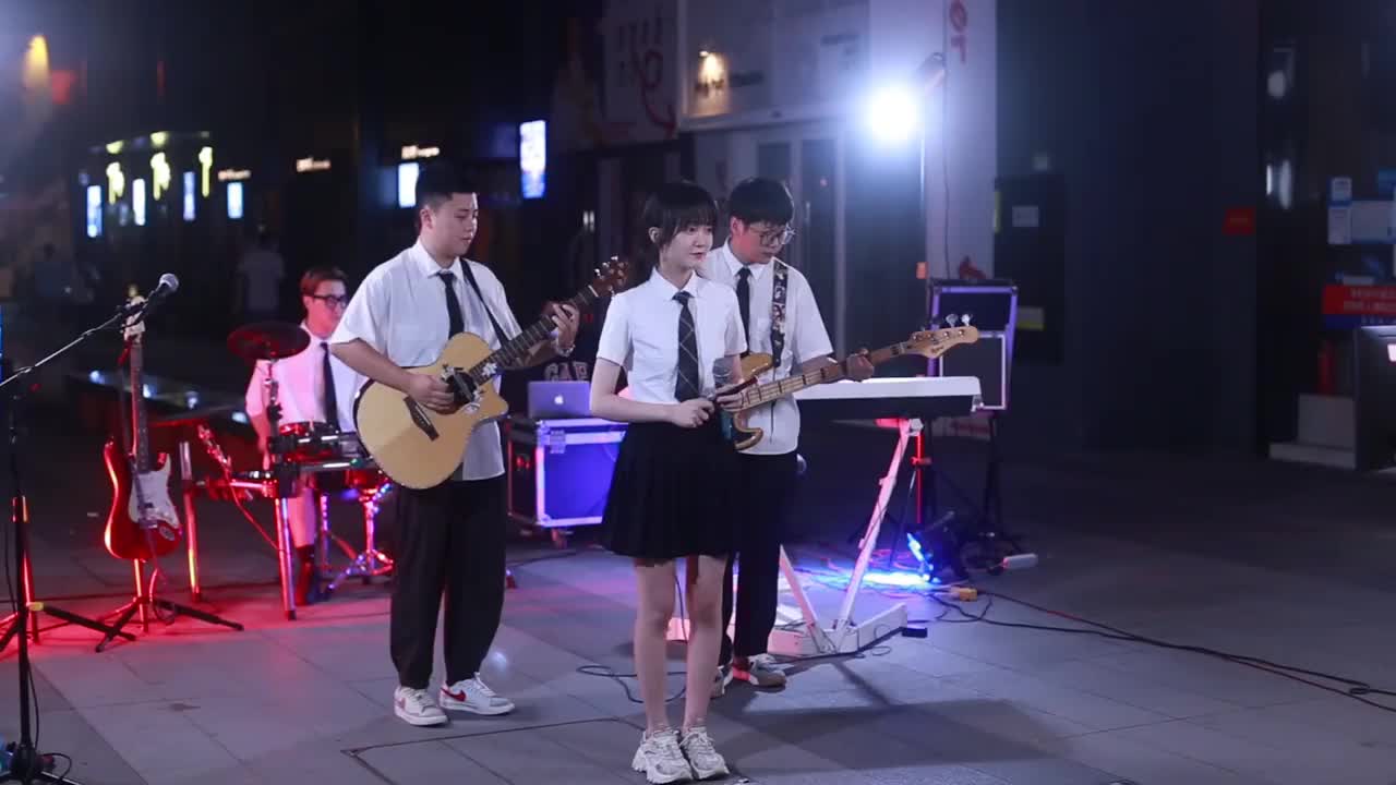 蓝光乐队翻唱《骁》太好听了,爱了爱了