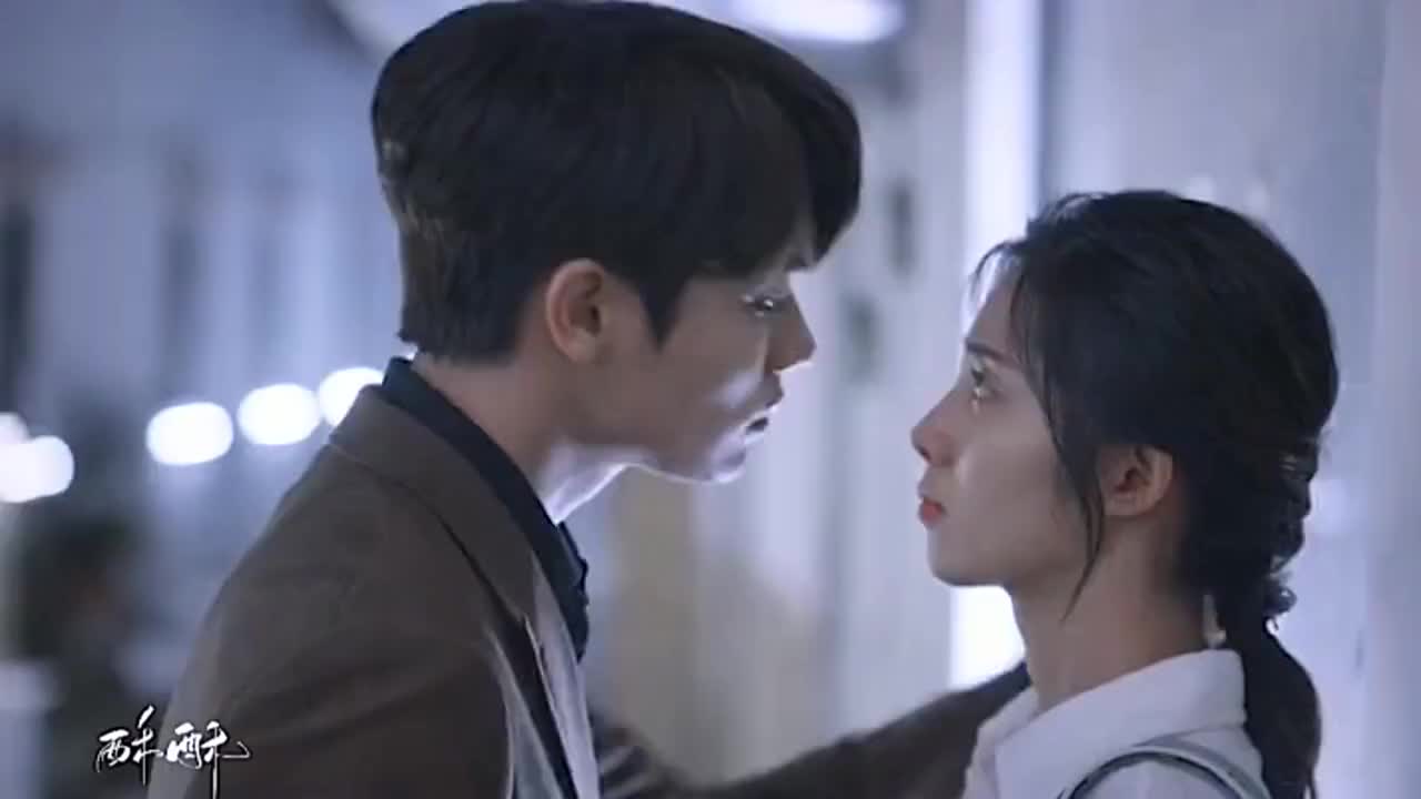 这个"壁咚 "绝了,霸道总裁上身!