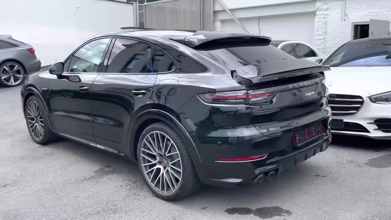 高清实拍2022款保时捷卡宴coupe混动版,空间真不赖,太惊艳了