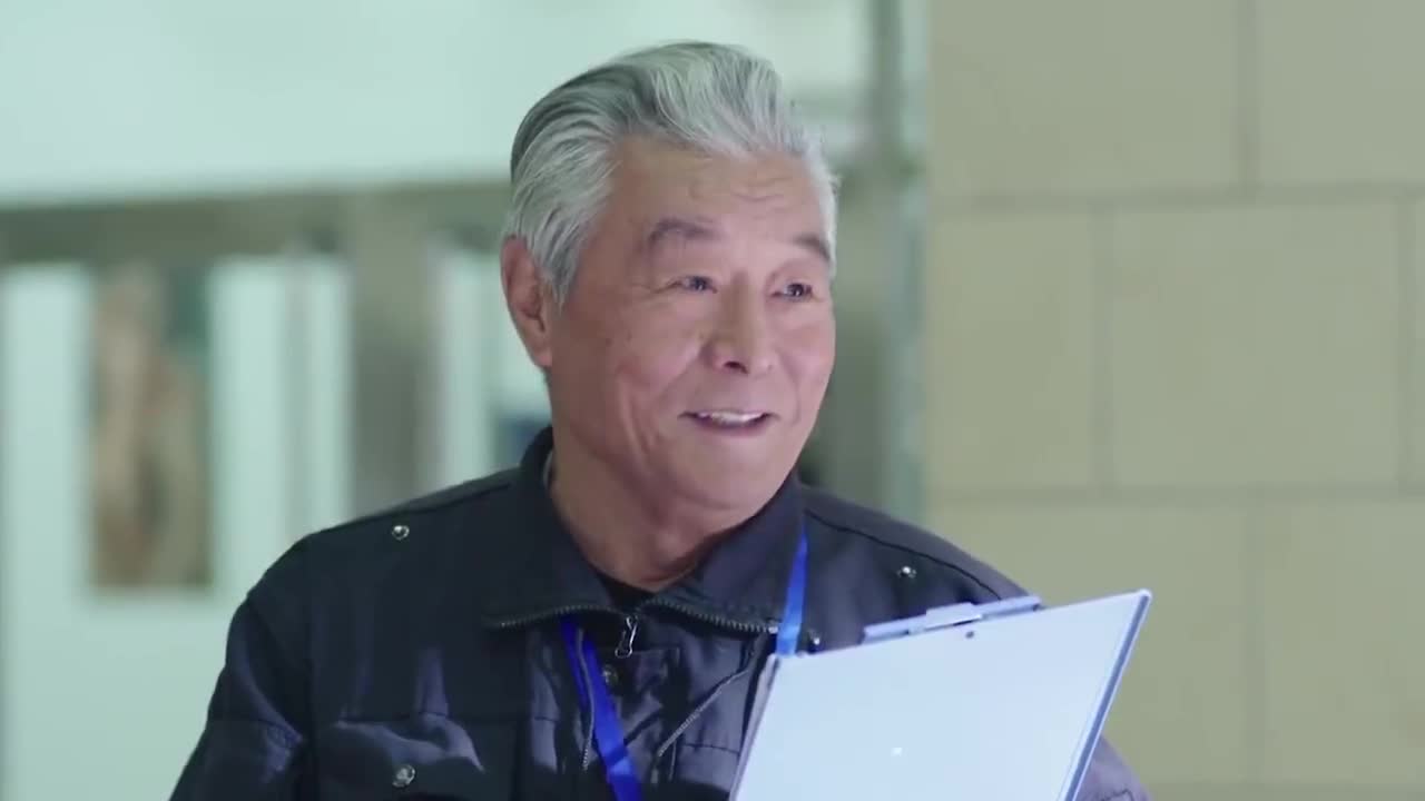 警花与警犬:陈博士发现闺蜜朋友异常,跟嫌疑人一样动作,有戏了