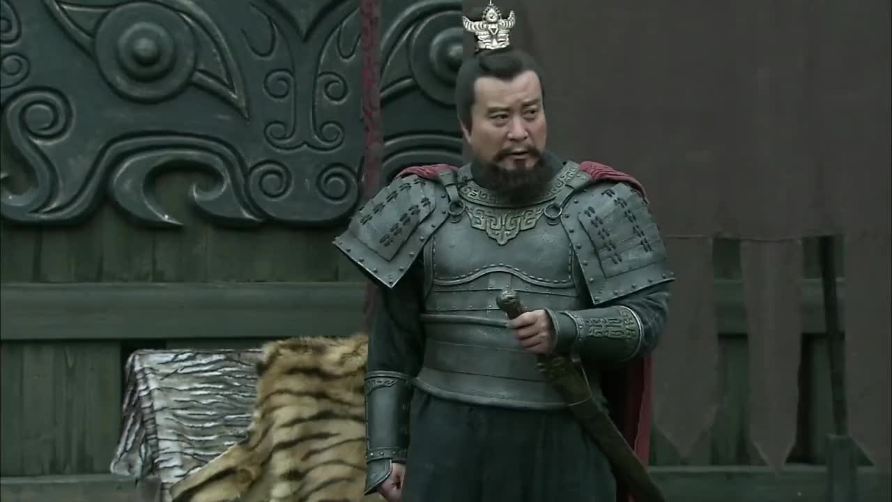 新三国各镇诸侯商议讨董哪料有人提出盟主一事袁绍当仁不让