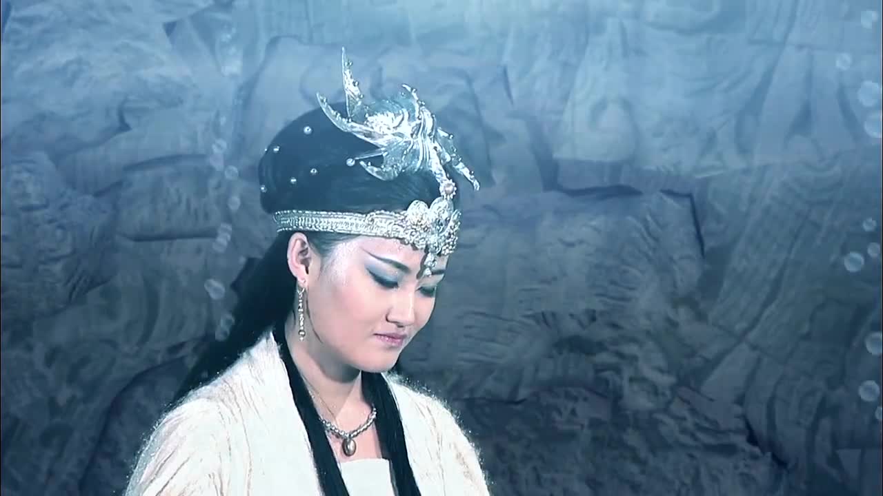 东海公主触犯龙规戒律爱上凡人被锁在深海海底