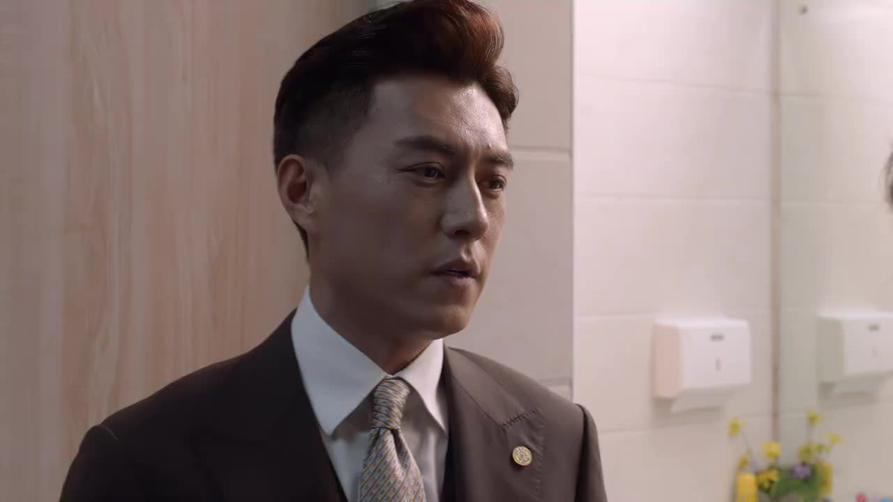 精英律师:杜飞不想当众承认违法,就不想参加听证会,罗槟就劝他