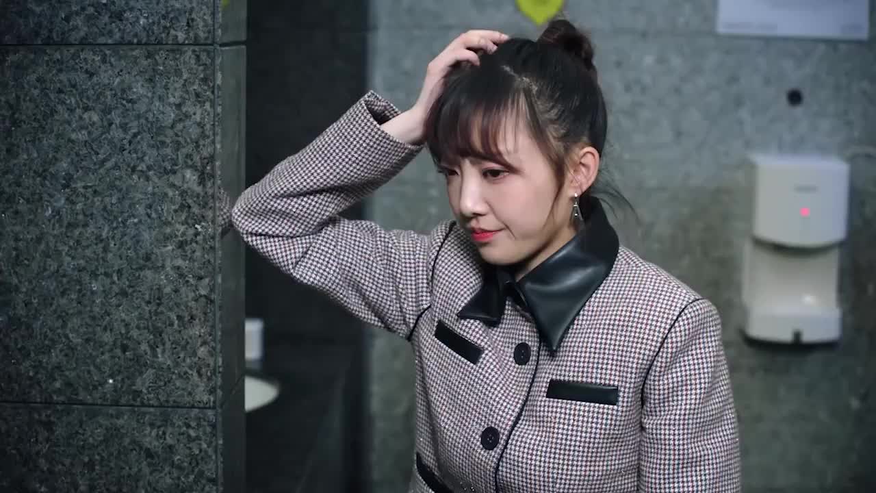 恋爱角色请指定可爱迷人的范薇那充满治愈力的笑容令人难忘