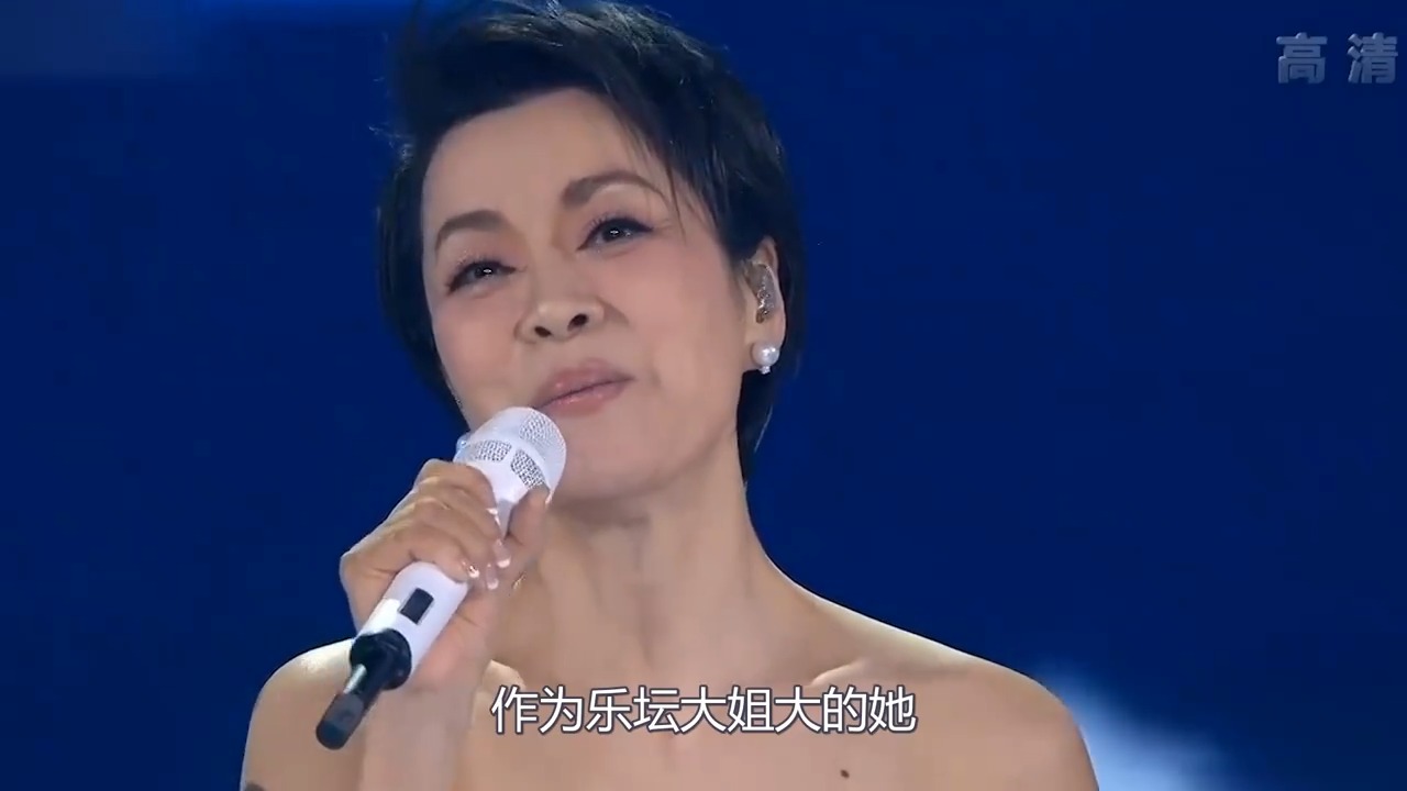 金曲毛阿敏的《历史的天空》，曲风苍凉，开口泪目