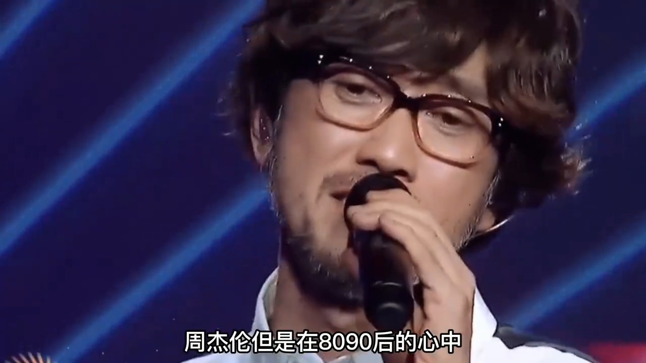 不愧是“情歌教父”，周传雄再唱《黄昏》，台下撒贝宁忍不住落泪